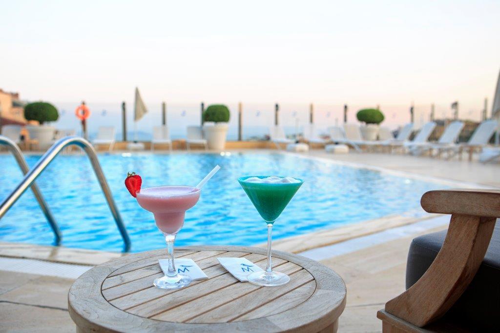 The Marmara Taksim Hotel Isztambul Kültér fotó Pool at the hotel